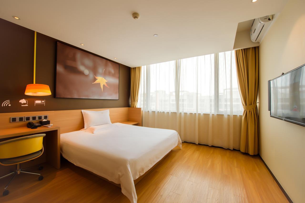 Iu Hotel Urumqi Shinianzi Bus Station Εξωτερικό φωτογραφία