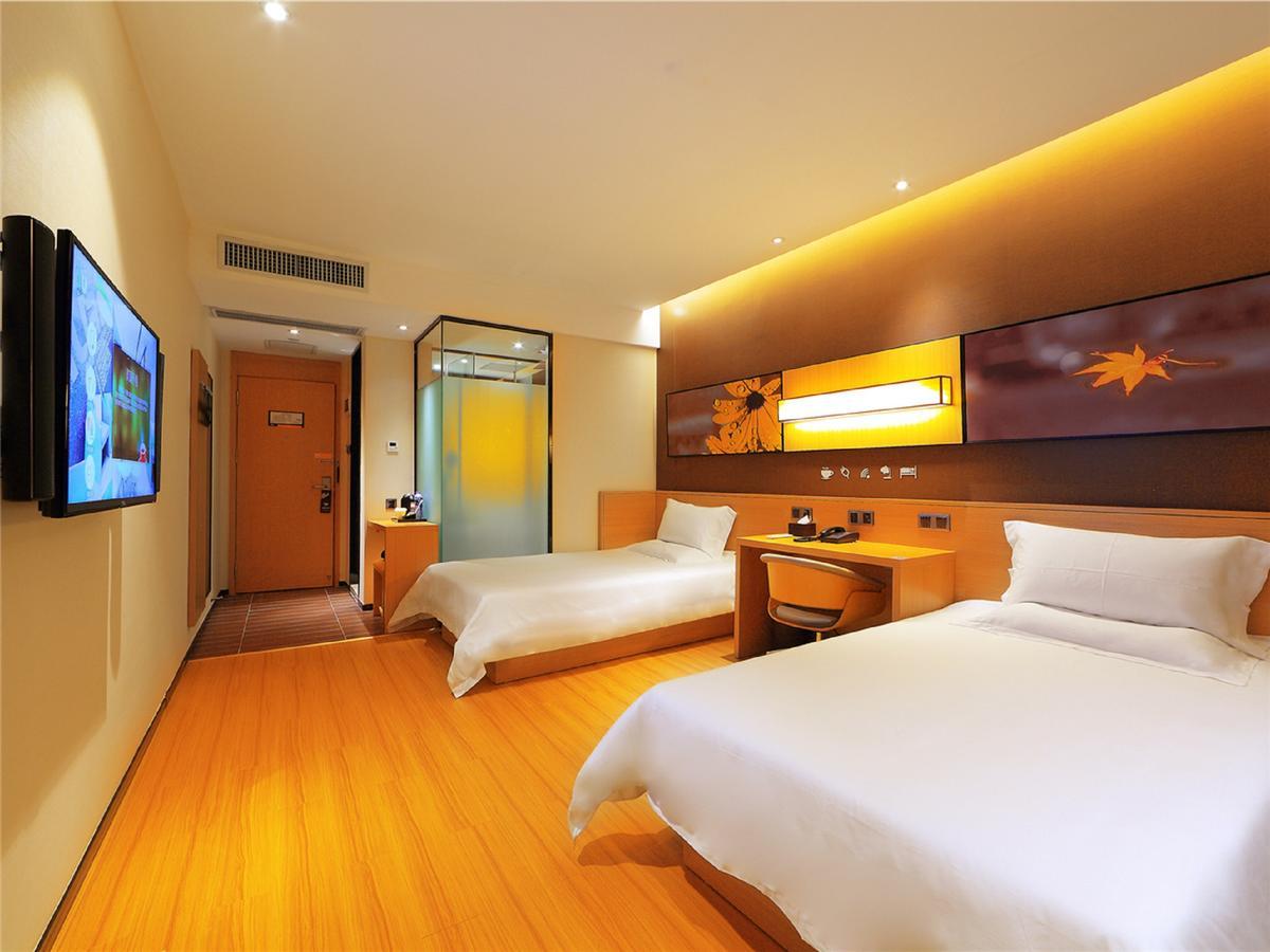 Iu Hotel Urumqi Shinianzi Bus Station Εξωτερικό φωτογραφία
